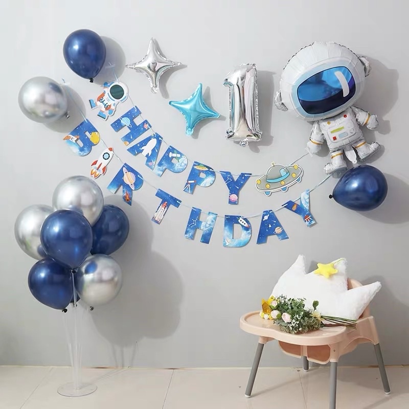 Trang trí sinh nhật xe hơi, khủng long, phi hành gia cho bé siêu đơn giản