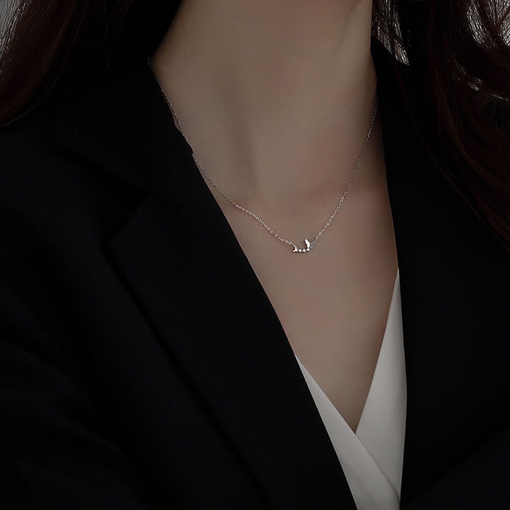 Vòng cổ Sợi Xích Mặt Hình Bướm Đính Đá Đơn Giản Cho Nữ