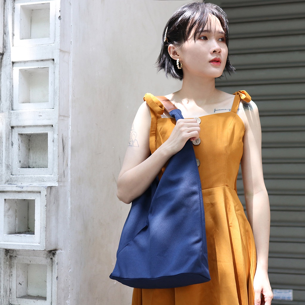 Túi Triangle kiểu dáng mới lạ, nhiều ngăn, đựng vừa A4 kích thước 32x60cm MERSTUDIO