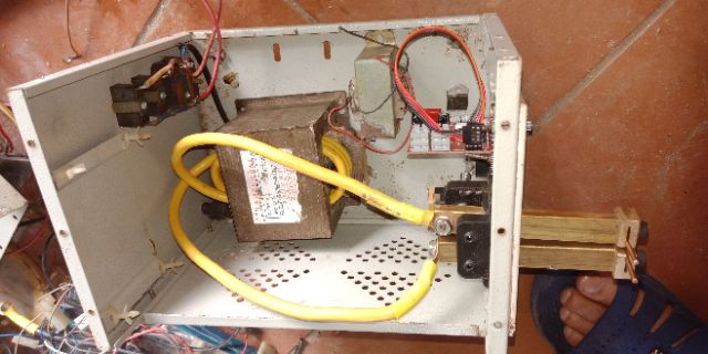 Giảm giá Biến áp lò vi sóng đục sẵn chế máy hàn cell pin.