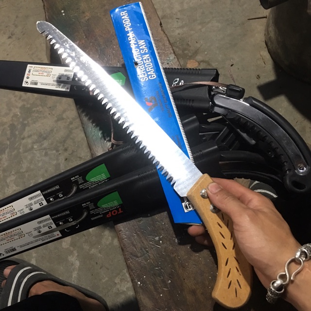 Cưa gỗ cầm tay