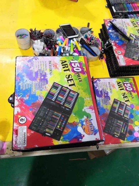 Hộp màu 150 chi tiết hộp to đủ các loạl màu cho bé thỏa sức tô vẽ sáng tạo