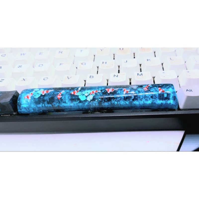 Keycap resin cá koi mini thanh space 6.25U tone dương đen trang trí bàn phím cơ