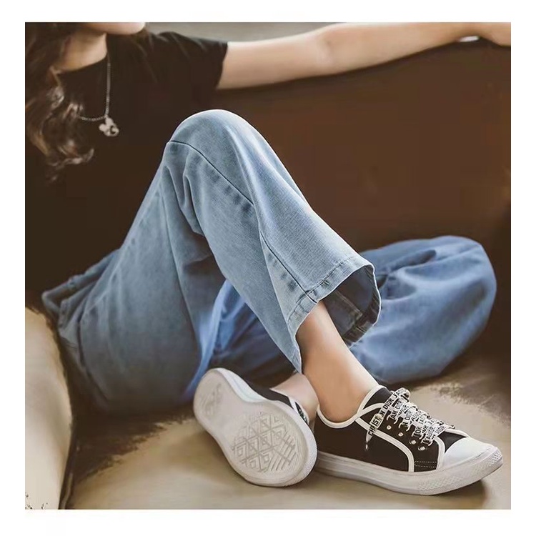 Quần jean ống rộng phong cách thời trang cho bé gái