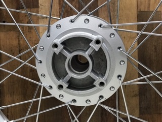 Đùm trước sau Ex135 sơn bạc