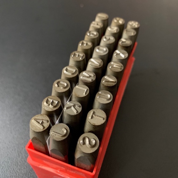 Bộ đóng chữ và số 4mm/ 3mm/ 5mm/ 6mm/ 8mm, chất liệu thép, đóng trên kim loại