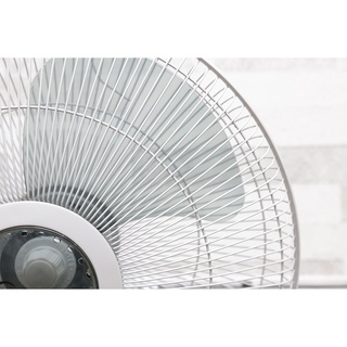 Quạt treo Midea FW40-6H, 3 cánh quạt có đường kính 40 cm