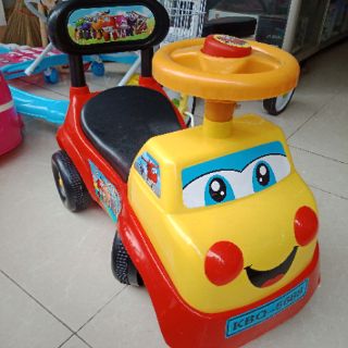 Xe minion ngồi trượt cho bé
