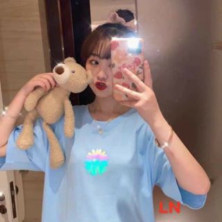 Áo phông hoa cúc nhỏ phản quang ngực