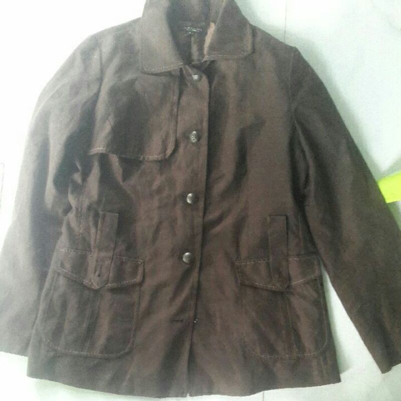 áo khoác da màu nâu