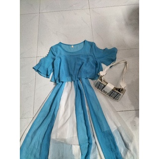 Đầm hoa nhí tay xoè