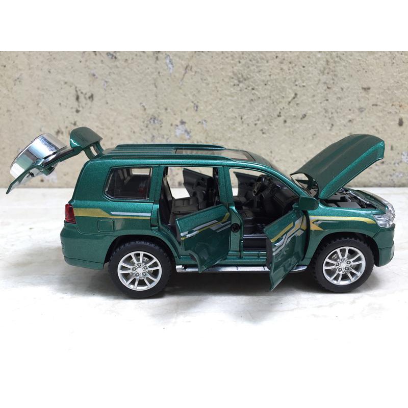 Mô hình xe ô tô TOYOTA  Land Cruiser 1:32