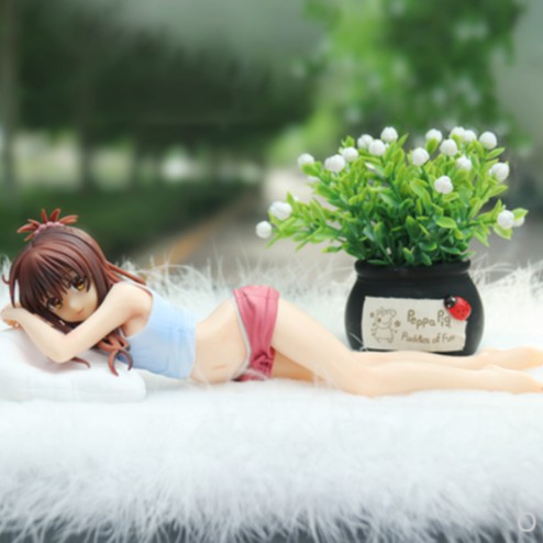Mô hình trang trí ô tô với tạo hình anime sexy đầy tinh tế và sáng tạo.