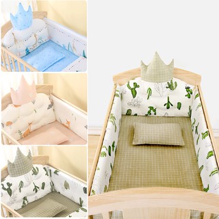 Bộ quây đệm hoàng gia xinh xắn lót cũi cho bé chất liệu cotton, thông thoáng, êm ái khi nằm.