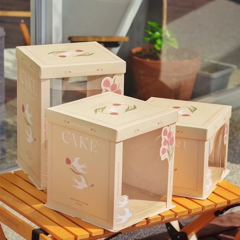 Hộp Đựng Bánh Sinh Nhật Cửa Sổ Mica Mẫu Hoa Tulip Kem Nhạt