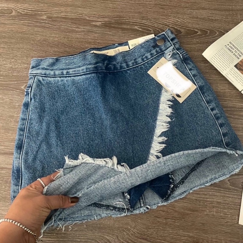 Chân váy tà lệch (ảnh shop chụp)