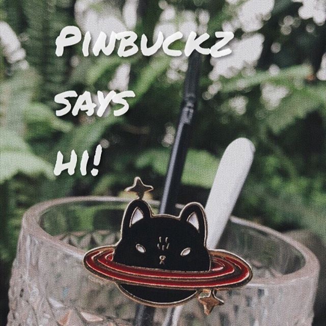 Pin cài áo mèo vũ trụ
