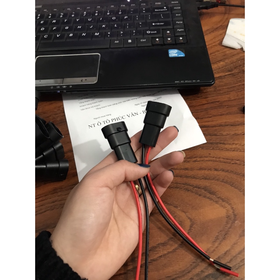 Giắc  cắm đèn gầm xe ô tô, xe hơi