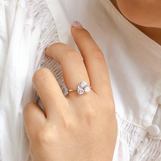Nhẫn đá 3 viên (ảnh shop tự chụp)