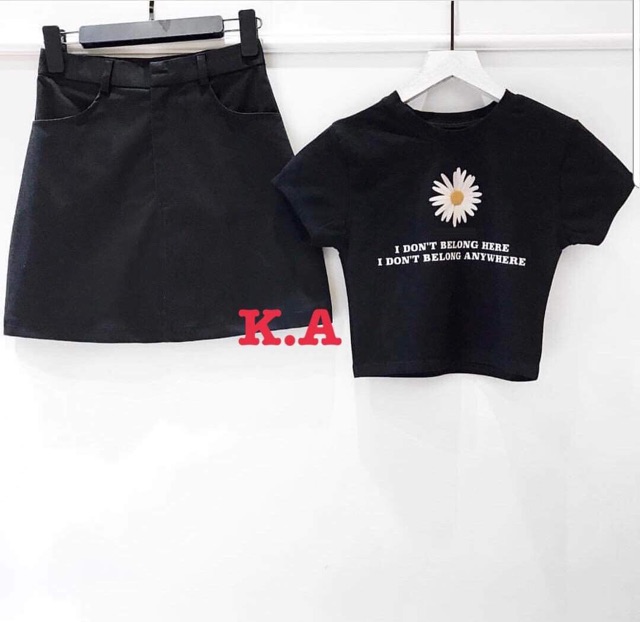 Áo croptop hoa cúc to K&amp;A