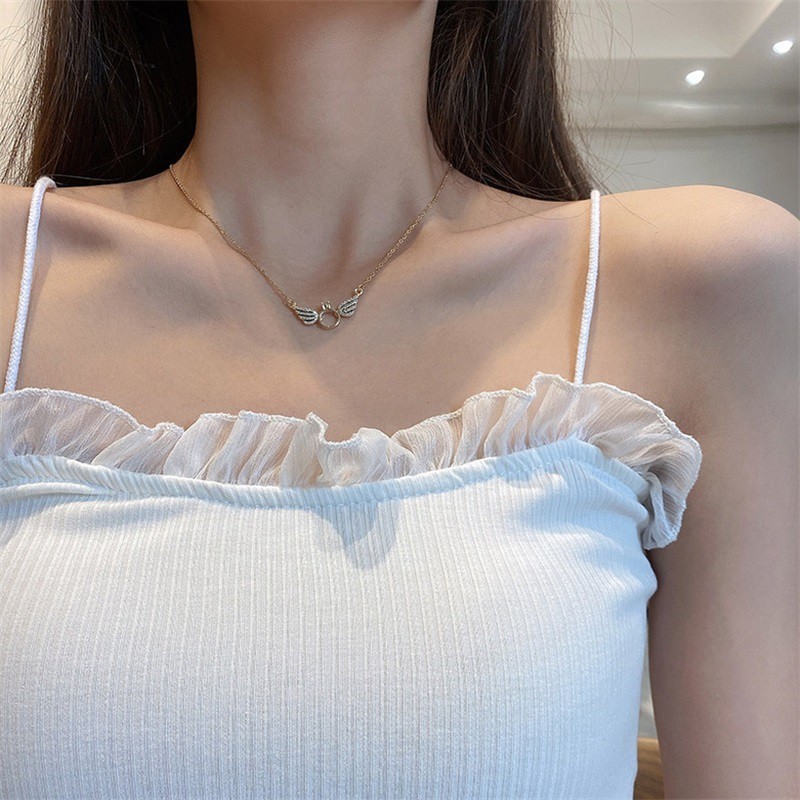 Vòng cổ thép titan mặt gắn hình đôi cánh nhỏ