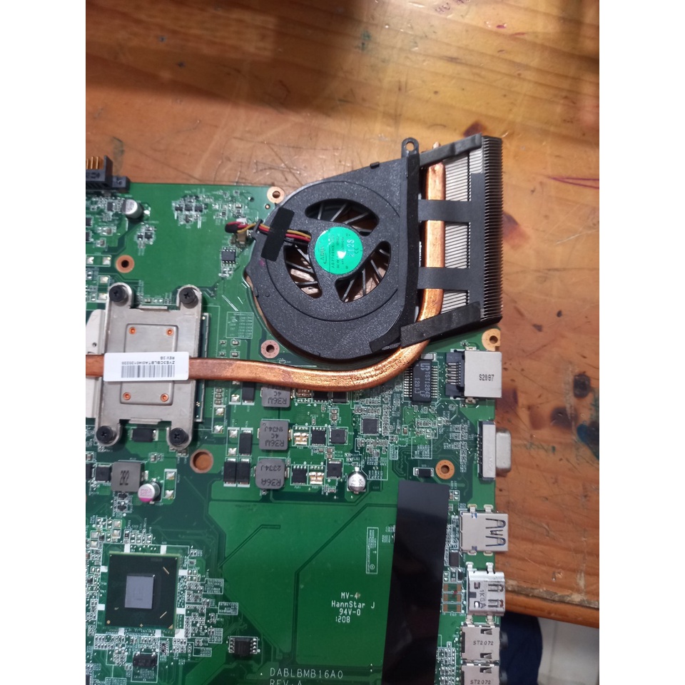 Rã xác laptop giá rẻ toshiba dynabook☆T451   linh kiện dùng được cho T451, T351, T452..