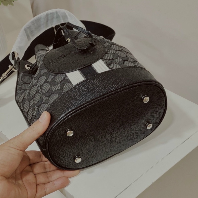 Sẵn - Túi Coach bucket rút miệng