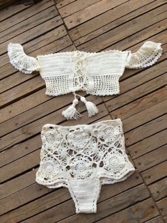 Áo bikini len bánh bèo