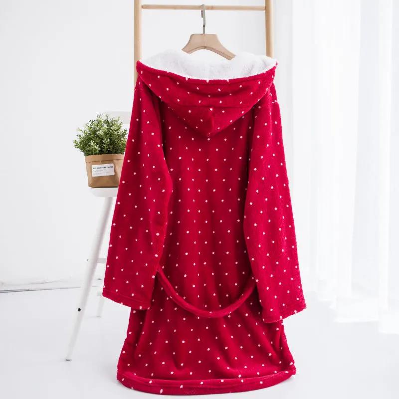 Áo Choàng Tắm Tay Dài Chất Liệu Lông Cừu San Hô Dày Dặn Giữ Ấm Mùa Thu Đông Họa Tiết Hoạt Hình Dễ Thương Cho Nữ | BigBuy360 - bigbuy360.vn