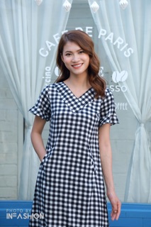 Đầm caro suông cổ V InFashion