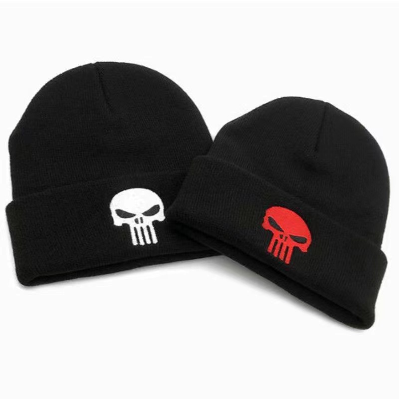 Mũ beanie dệt kim màu đen in hình đầu lâu cá tính