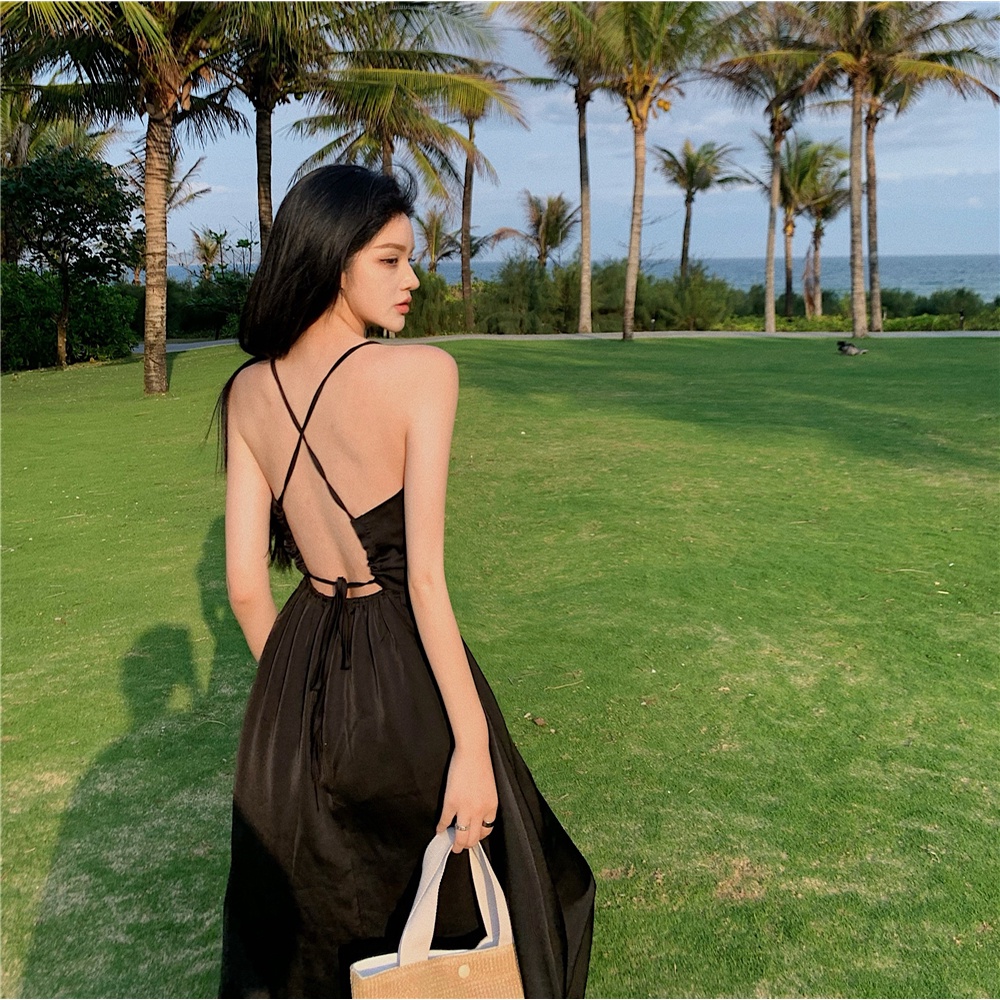 Đầm maxi dây lụa, thiết kế hở lưng đang chéo dây nhẹ nhàng