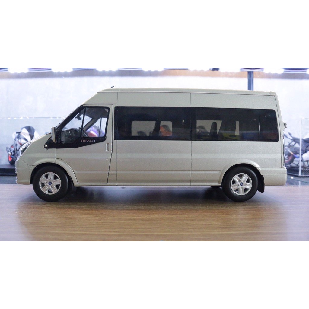 MÔ HÌNH XE FORD TRANSIT 16 CHỖ SILVER 1:18 PAUDI 7806