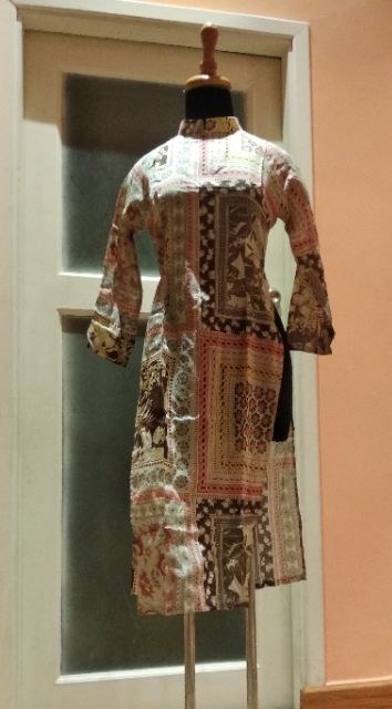 Áo dài hoa văn Thổ Cẩm