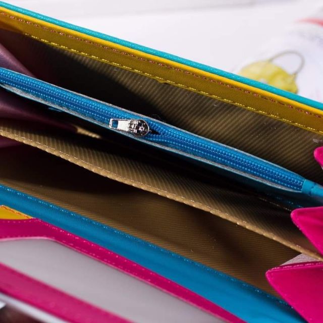 Ví dài hoạt hình nử