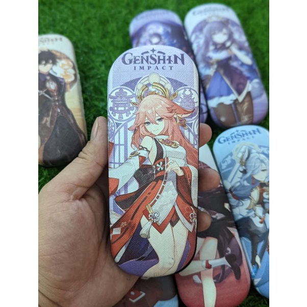 Hộp đựng kính in hình nhân vật Genshin Impact