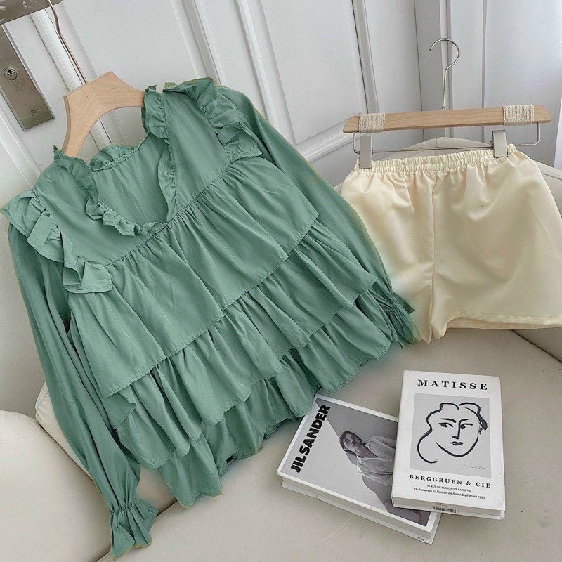 set áo bèo tầng xinh màu xanh đỏ kèm quần đùi k