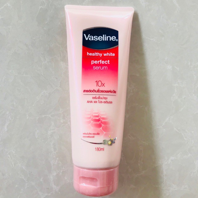 Sữa dưỡng thể trắng da Vaseline 10x Thái Lan 320ml tuýp to