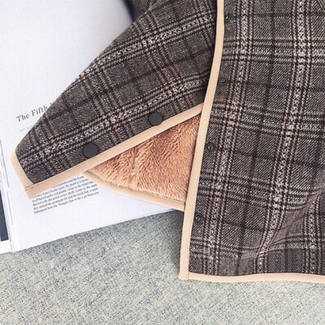 Áo khoác kẻ lót lông