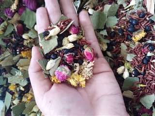 Trà gạo lứt đậu đen táo đỏ thái lát, trà thảo mộc giảm cân