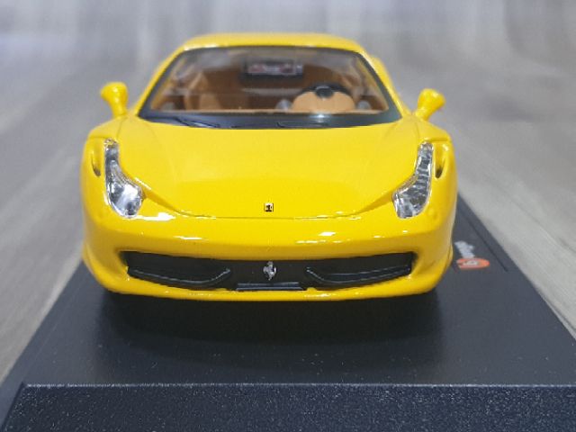 Xe Mô Hình Ferrari 458 Italia 1:24 Bburago (Vàng)