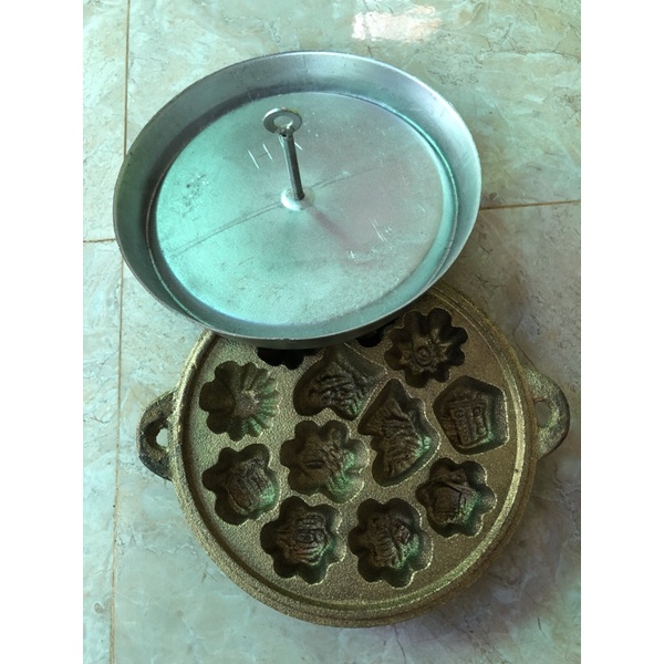 Khuôn bánh thuẫn 12 lổ 20cmx3cm gang vàng chống dính khuôn bánh bông lan