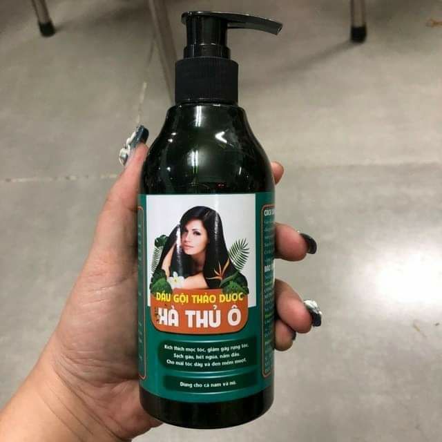 Dầu gội đầu Hà Thủ Ô 300 ml