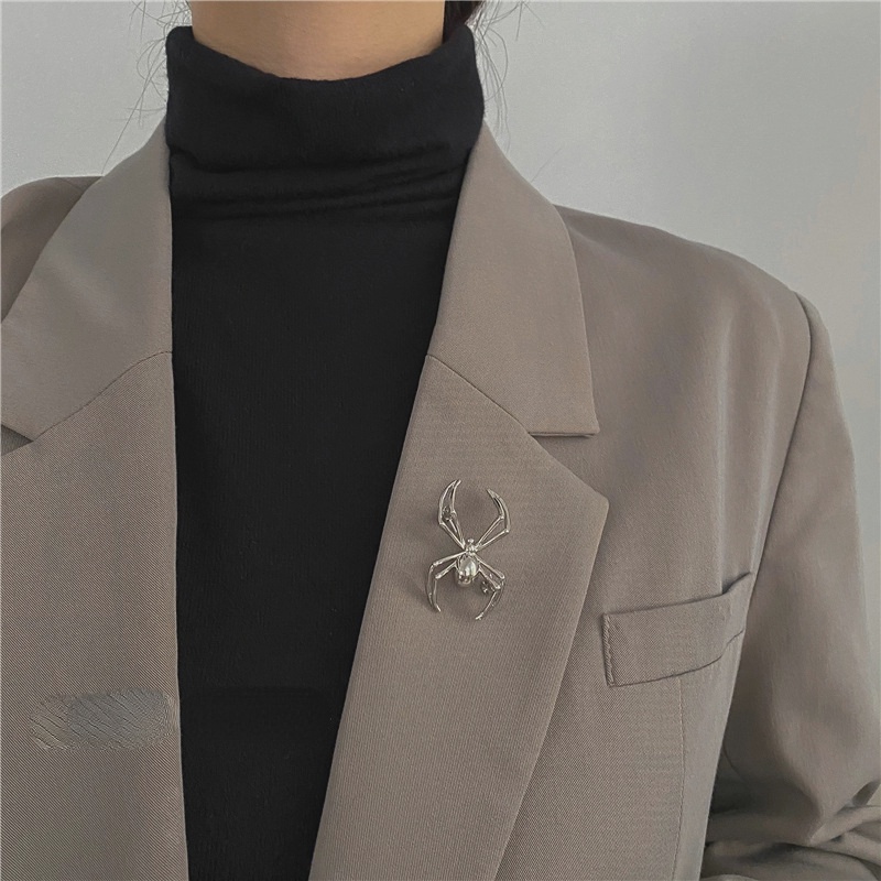 Ghim Cài Áo Hình Nhện Đen Cá Tính