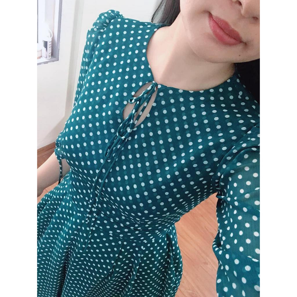 Vải voan chiffon gân chấm bi siêu xinh. Chất vải mềm mại, co giãn nhẹ, mát và nhẹ bay. Khổ vải ngang 1.5m