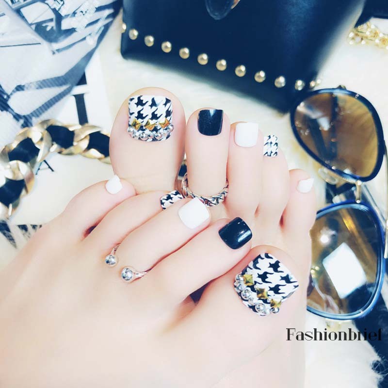 Set Móng Chân Giả Màu Đen Trắng Thời Trang