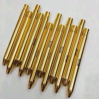 Com bo 12 cây chổi môi giá 85 k.