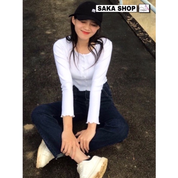 Áo croptop nữ thun tay dài màu trắng có nút ở giữa cuốn biên