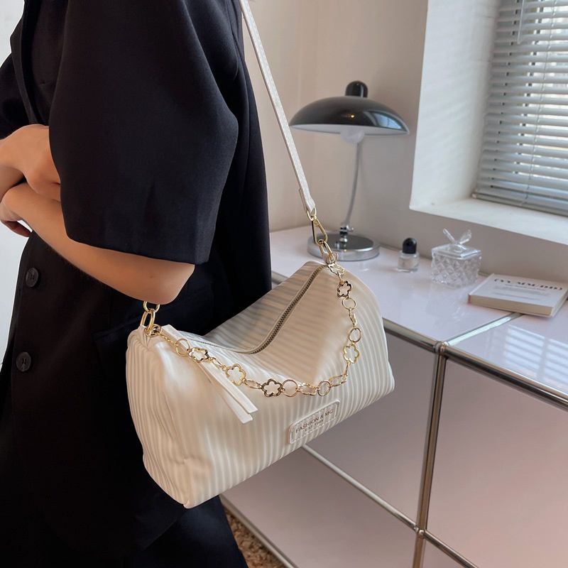 Túi da đeo vai IELGY mềm mại hình trụ phối dây xích thời trang cho nữ