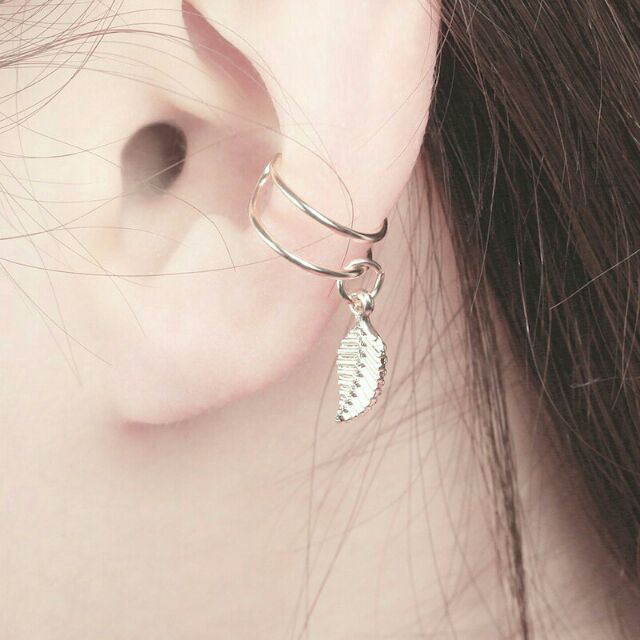 Khuyên kẹp vành tai chiếc lá